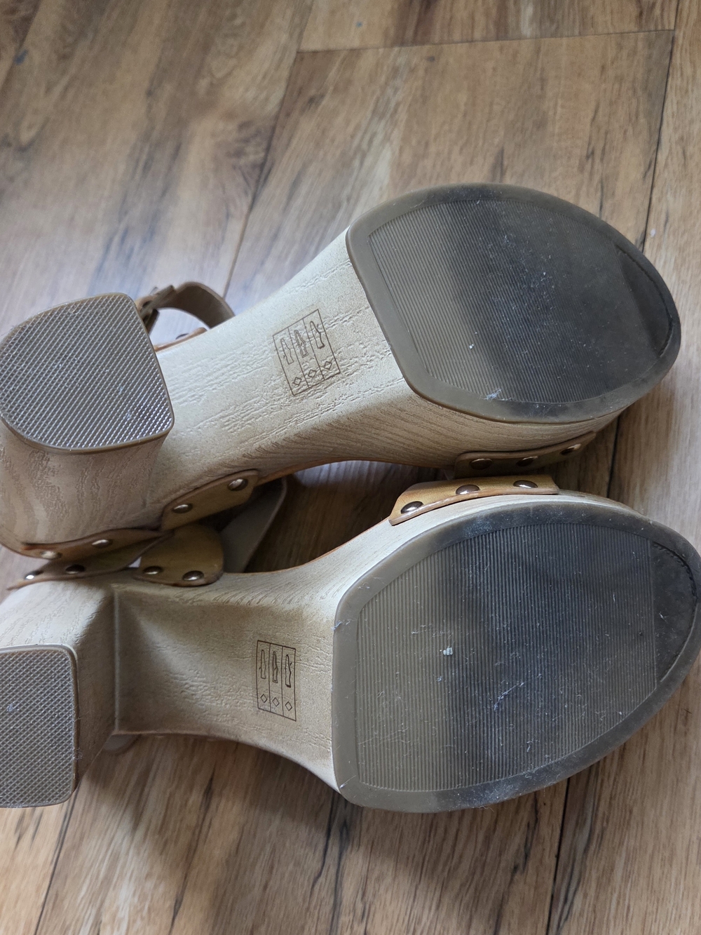 Women’s Call It Spring Tan Suede Platform Heel Sandals with Buckle Strap Size 9 - Picture 5 of 6